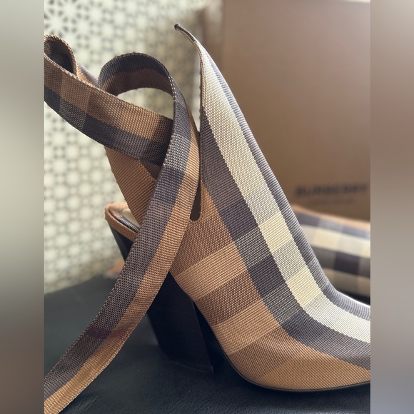 Burberry Women’s  Heeled Boots Amy Vintage Check Slingback Pumps Size 40.5 $960 - Picture 8 of 16